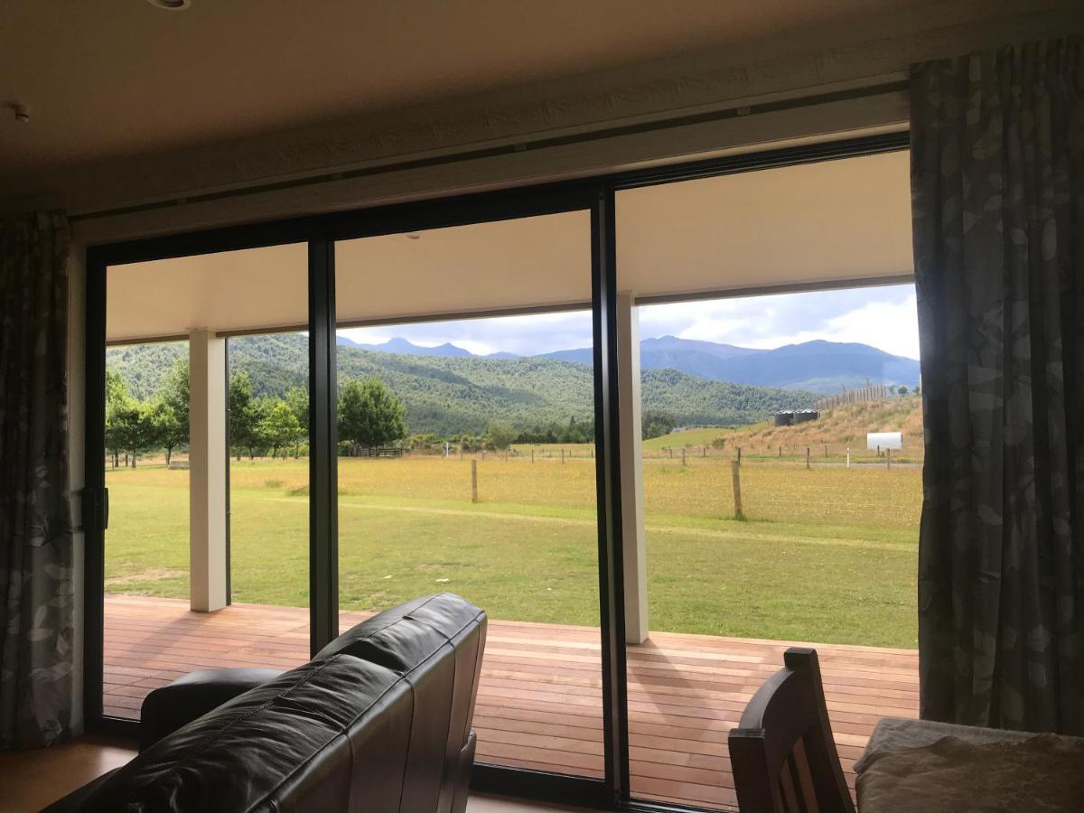 Kepler Oaks Chalet Te Anau Exterior photo
